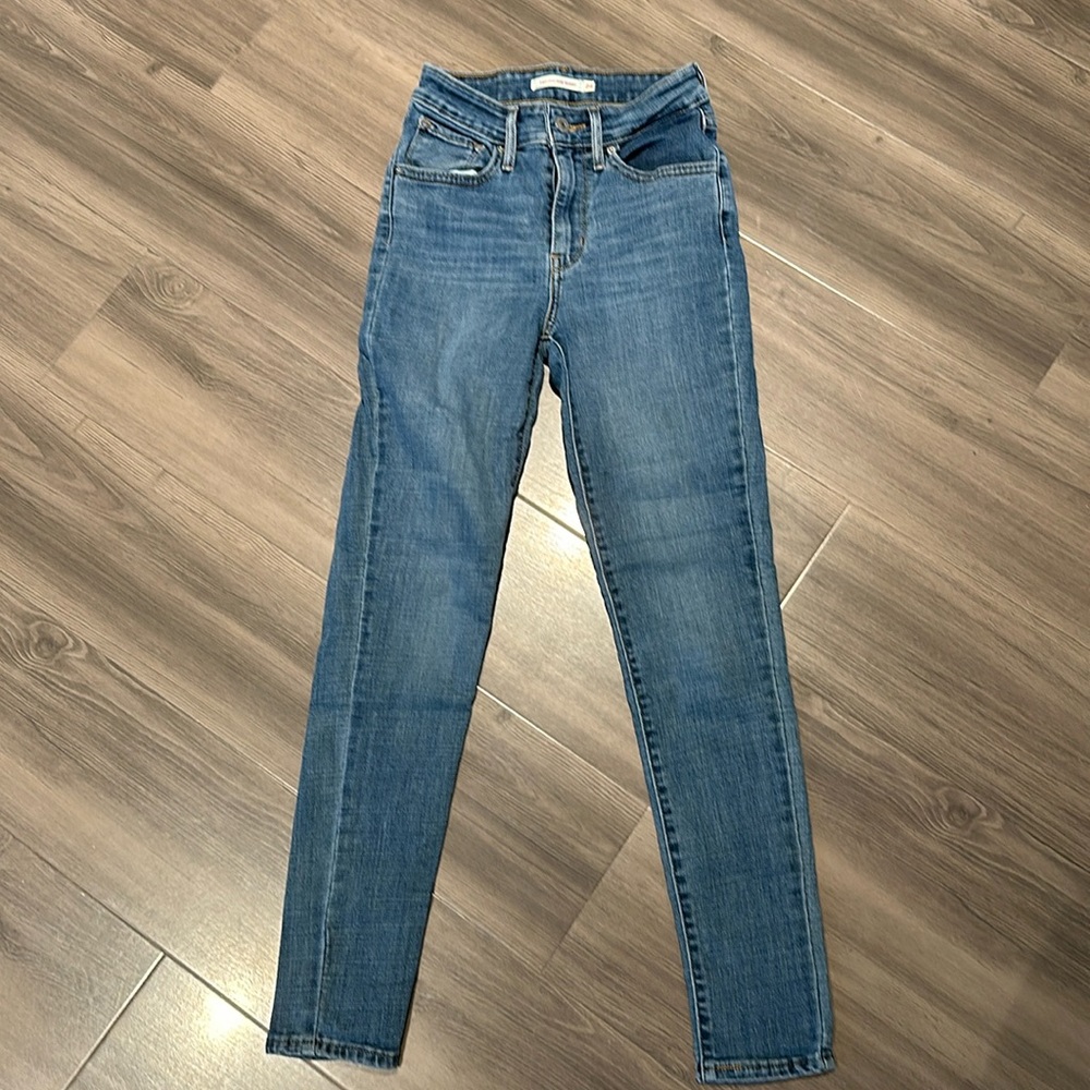 Levis skinny jeans size 24